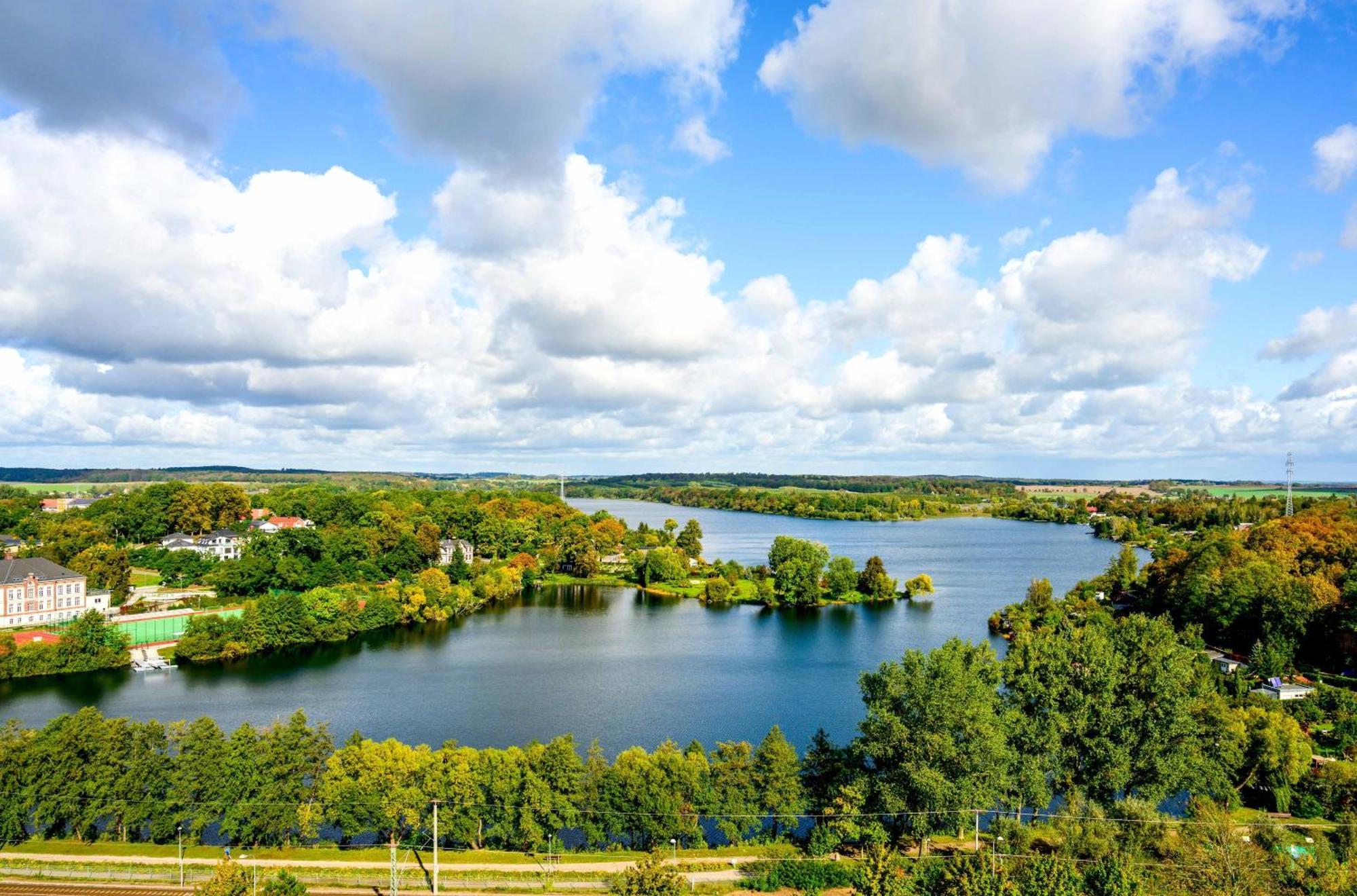 Ferienwohnungen Am Mueritzer Hafen Waren  Exterior foto